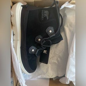 BNIB Sorel Joan II Explorer size 6 in black
